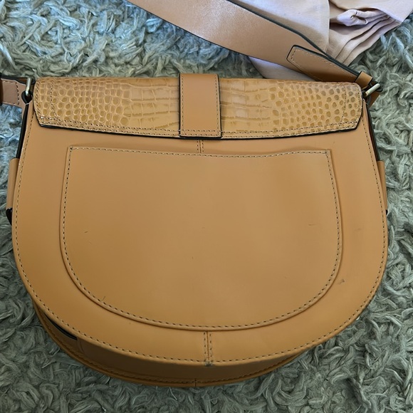 Radley London British Tan crossbody bag with gold hardware - Picture 4 of 10